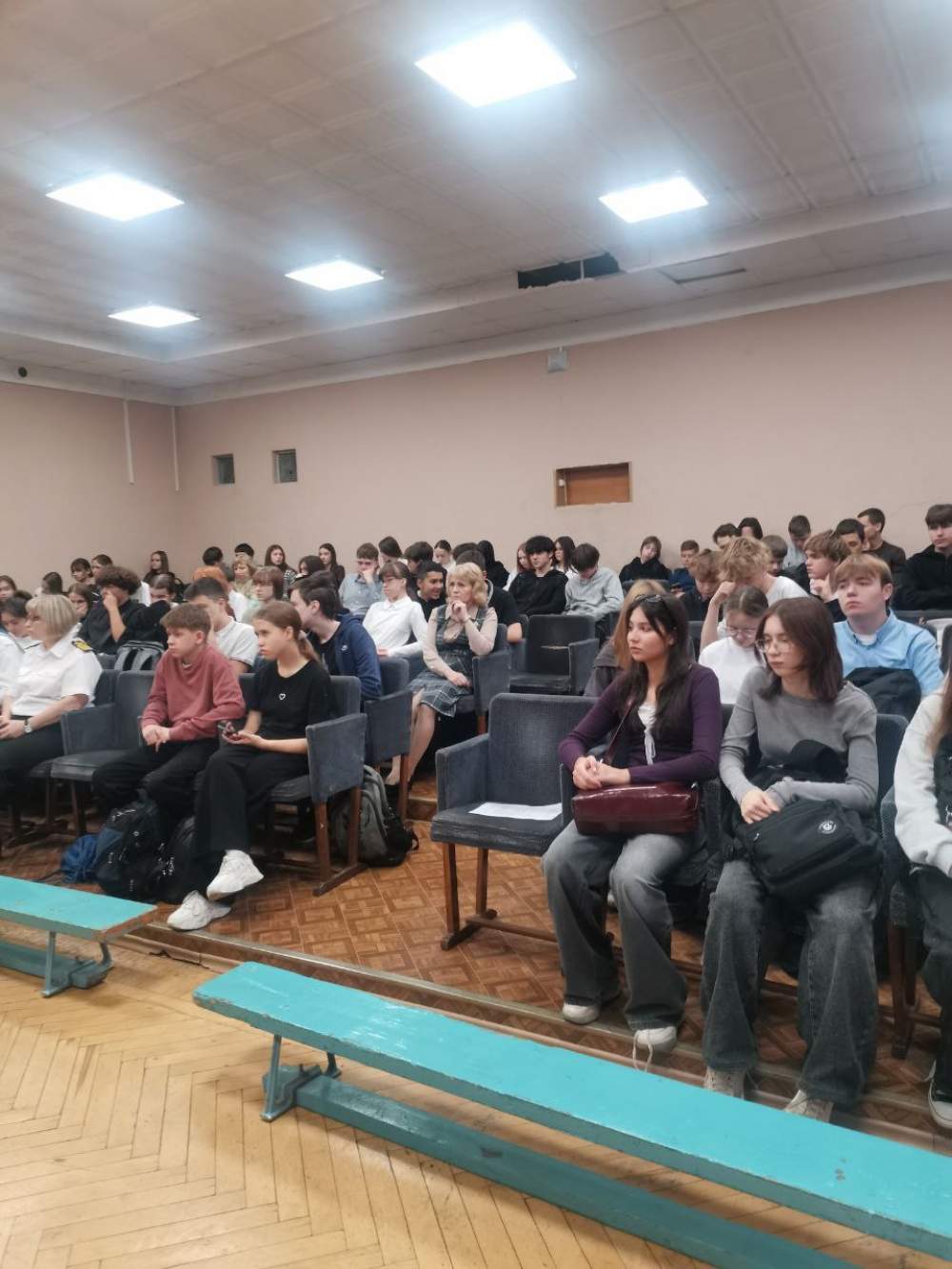 23 октября Вершинина Наталья Александровна и Суханова Светлана Викторовна провели профориентационную работу в школе 101.