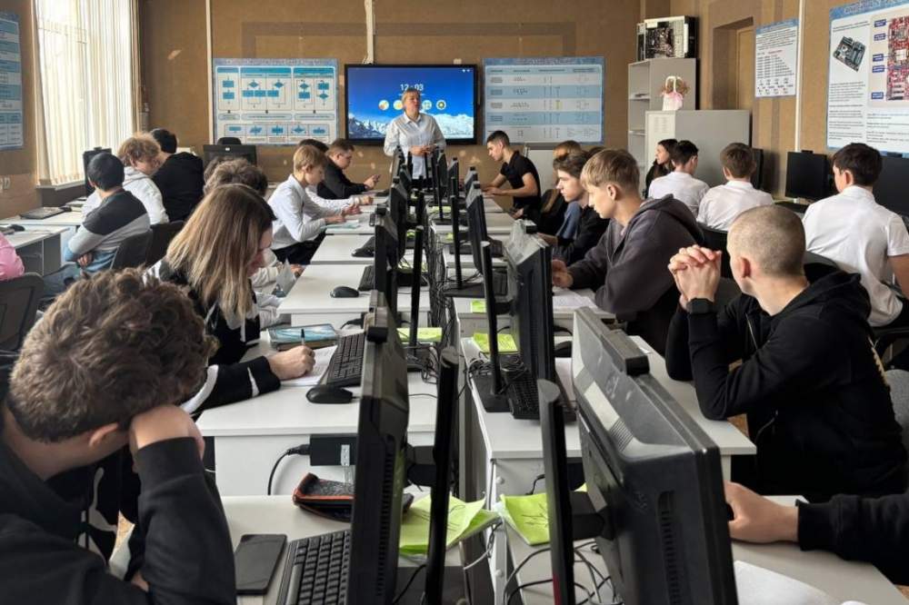 Ознакомительная экскурсия для школьников в Самарском финансово‑экономическом колледже 