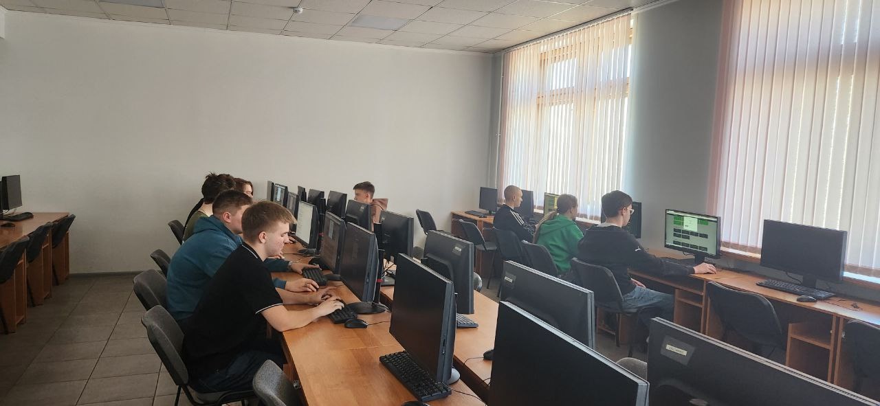 Студенты специальности 09.02.07 "Информационные системы и программирование" с гордостью приняли участие во Всероссийском квиз-турнире "80 лет Победы"! 